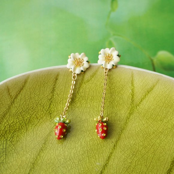 NWT Lesnereides strawberry earrings - Picture 6 of 10